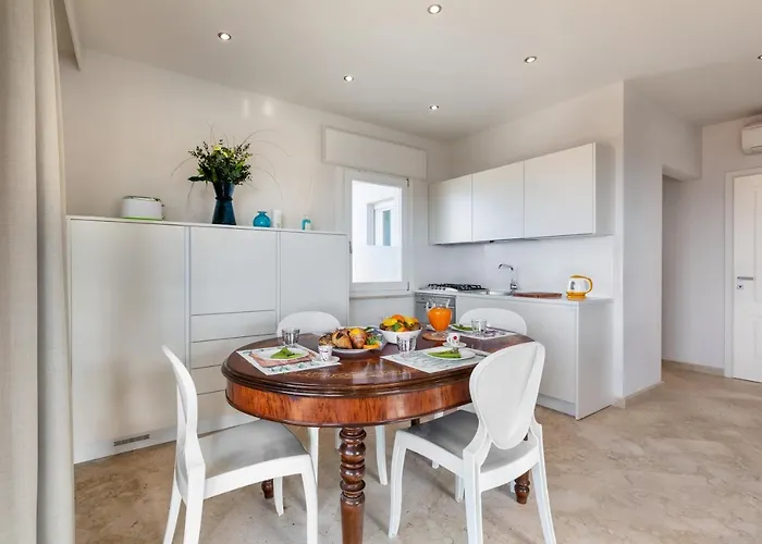 - Sea View * Βιαρέτζιο