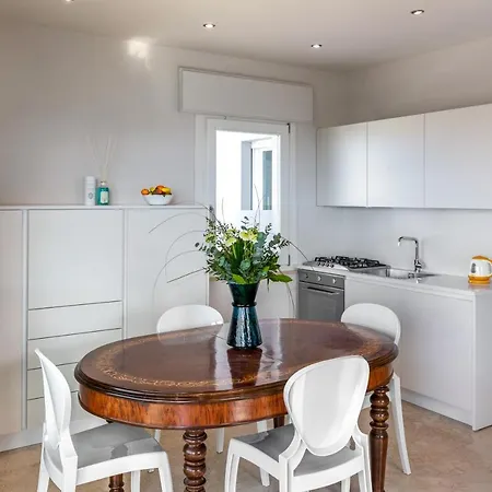 - Sea View Apartment *