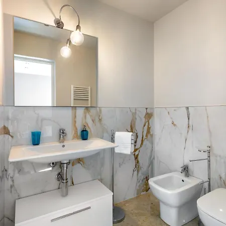 - Sea View * ヴィアレッジョ